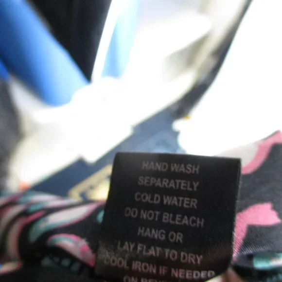 BeBop Black Crepe Ruffle Front Bird Print Blouson Hi-Low Size XS Graphic Print - Picture 7 of 7